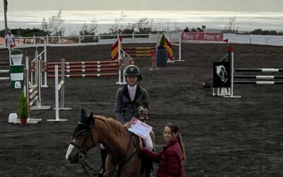 Julia de Bethencourt Monzón se hace con el oro en la prueba de 1,10 metros del CST La Manigua Horse Riding