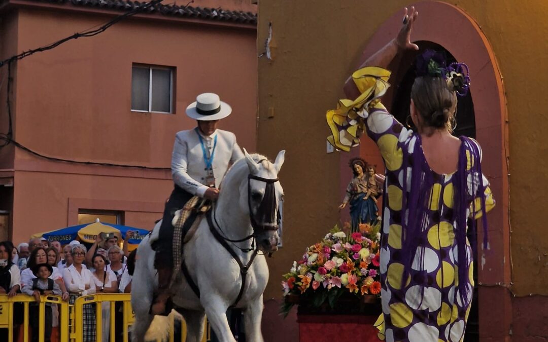 Pino Santo vibró de nuevo al ritmo de la doma vaquera y el baile a caballo con bailarina de pie