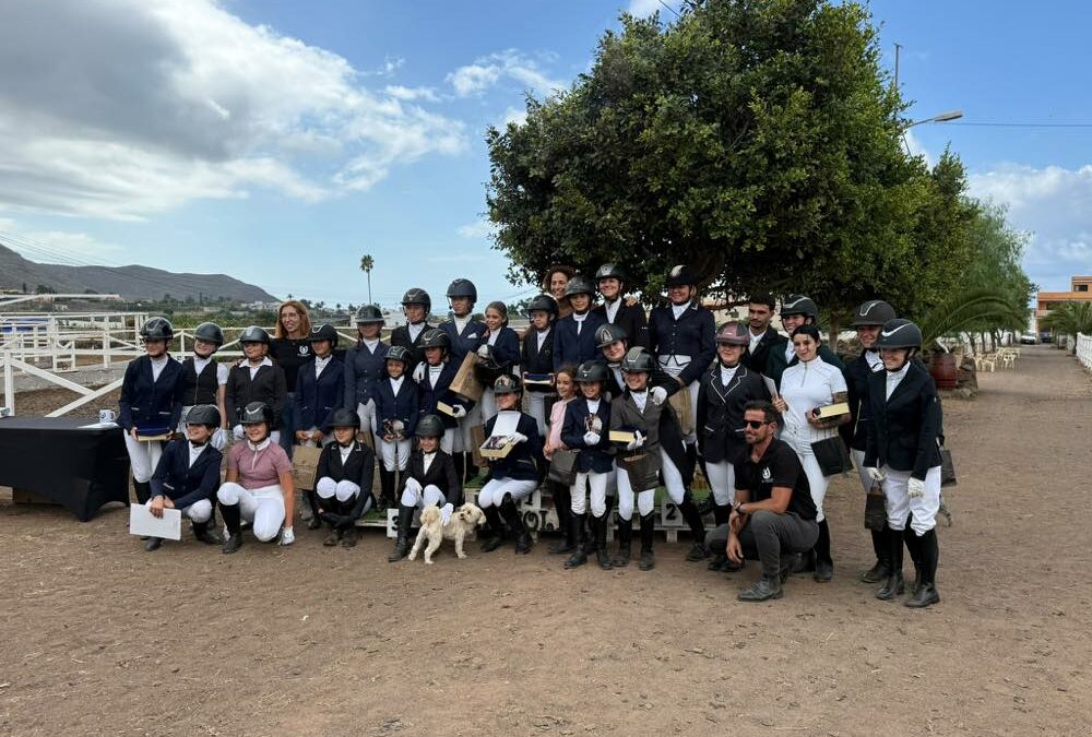 Los binomios canarios demuestran su nivel en el concurso de doma clásica y paralímpica territorial de El Molino